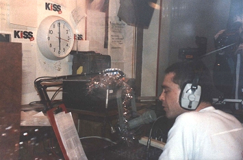Tom Hardy Closes KISS FM 103.7